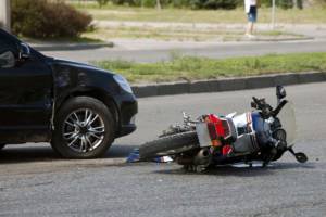 incidente moto auto