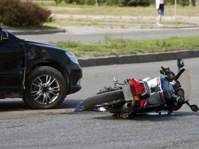 incidente moto auto