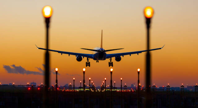 L&#8217;Antitrust avvia un&#8217;indagine sui prezzi dei voli verso Sicilia e Sardegna