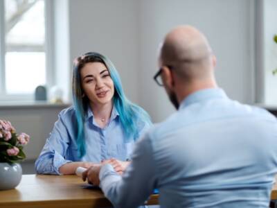 Ragazza ad un colloquio di lavoro